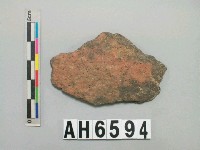 藏品(褐色夾砂陶片)的圖片